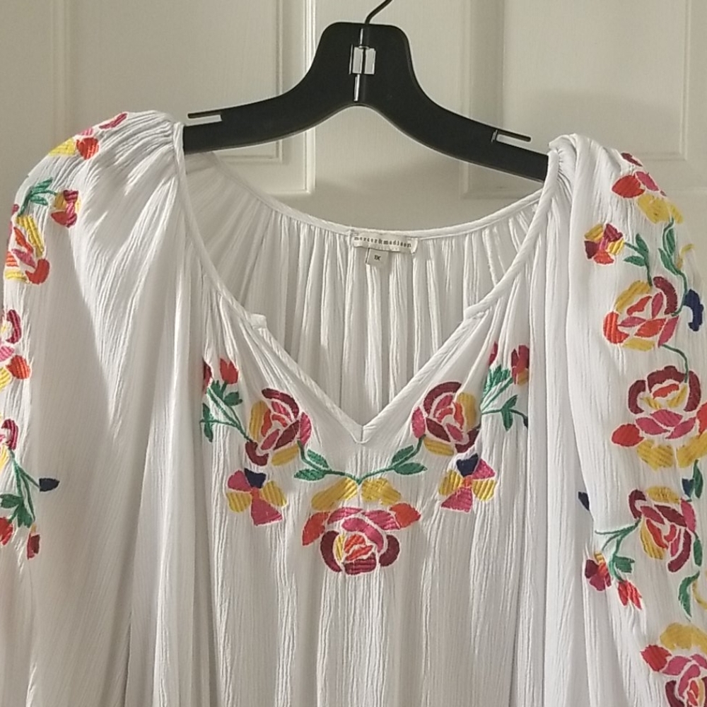 NWOT bono floral embroidered top - Picture 2 of 5